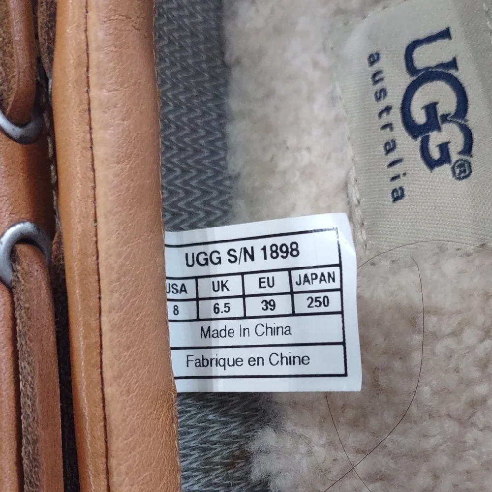 UGG AUSTRALIA Navy and Tan Casual Shoes - Picture 4 of 17